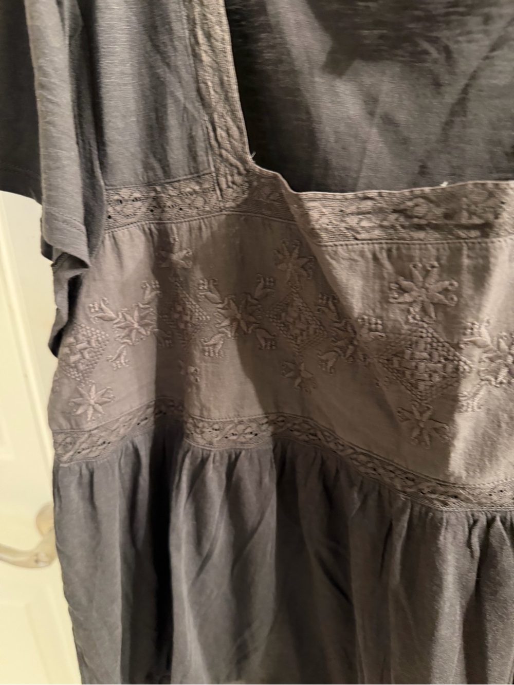 Lucky Brand embroidered charcoal grey babydoll top size large. NET